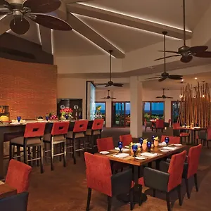 Resort Altitude At Krystal Grand, Cancún